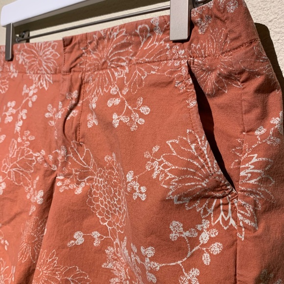 J. Crew Floral Print Shorts | Flowers | Size - 2 - Picture 3 of 5